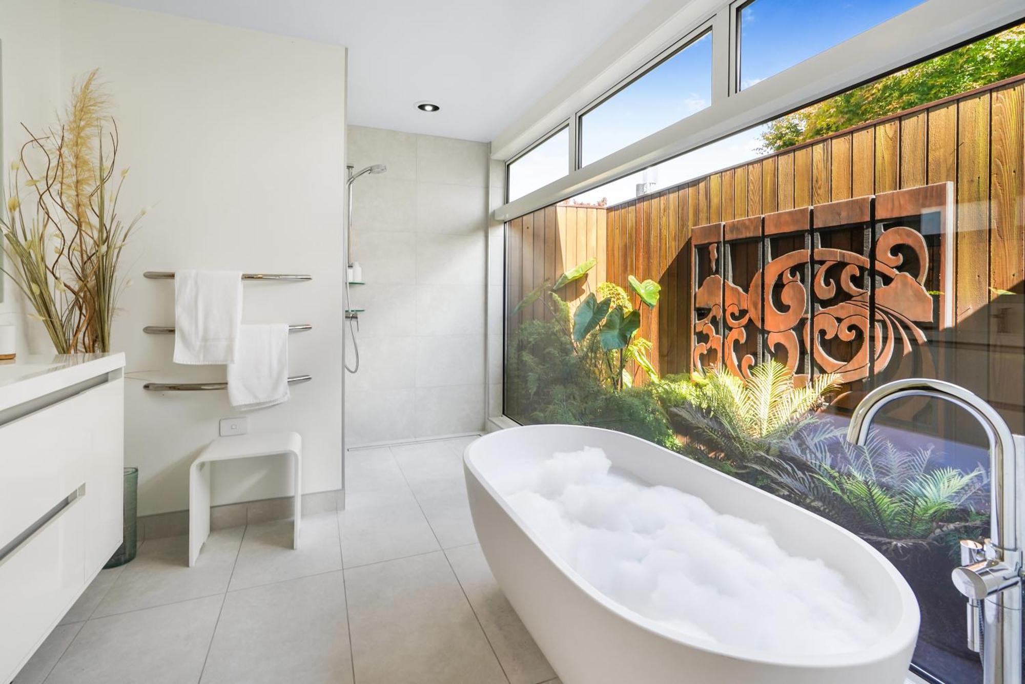 River View Retreat, Luxury & Central - By Kosh Bnb Hamilton Esterno foto